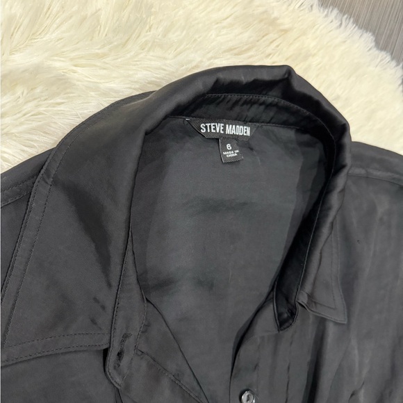 Steve Madden Black Satin Long Short-Sleeve Dress - Picture 4 of 7